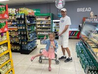 Бутылки на полу-1.jpg